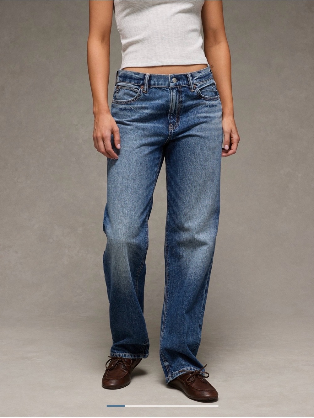 American Eagle Outfitters Strigid Low-Rise Straight-Leg Jeans  size 8